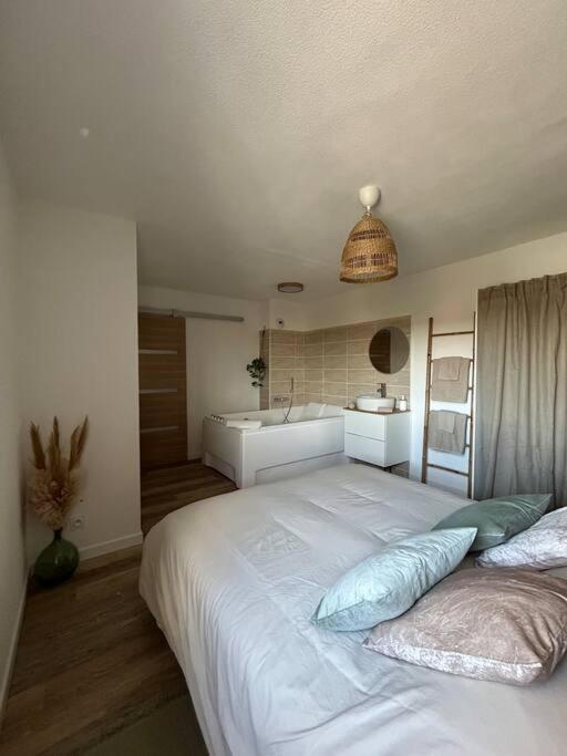 Romantique Room Muret Luaran gambar